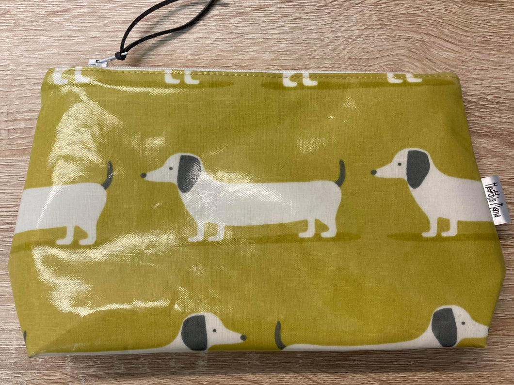 Sausage Dog Medium Wash Bag Cosmetic Bag (Mustard)